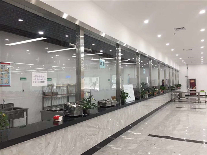 商用廚房設(shè)計(jì)與廚房設(shè)備結(jié)合，使食堂布局更合理